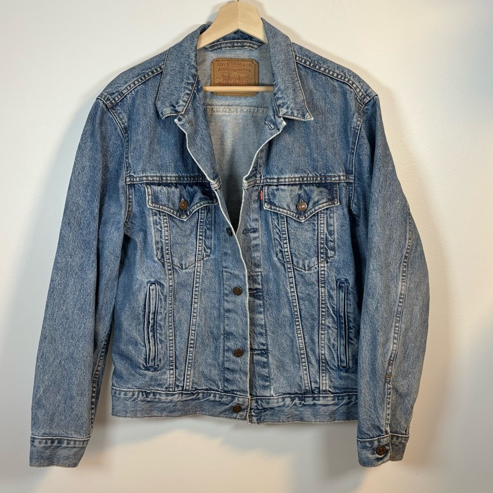 Levi’s Vintage Men’s Trucker Jean Jacket, Medium Blue Stone Wash, Size M/L